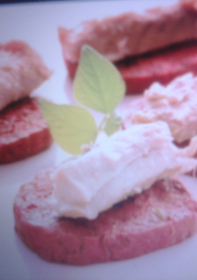 Una foto de Galletas to-rojas, con queso, melva y jamón ibérico