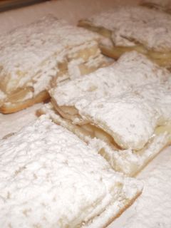 Una foto de Miguelitos rellenos de crema