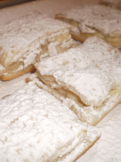 Una foto de Miguelitos rellenos de crema