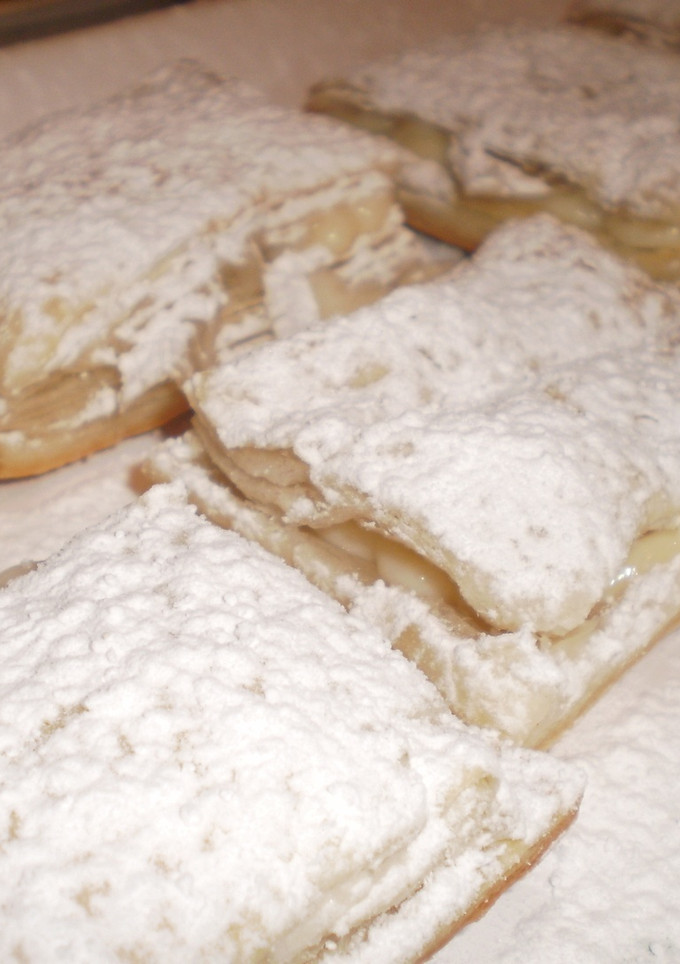 Una foto de Miguelitos rellenos de crema
