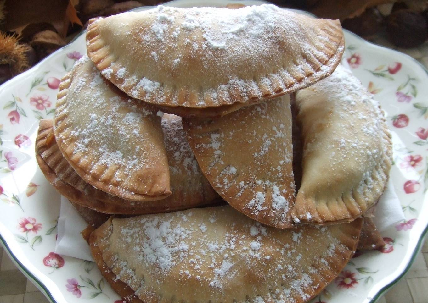 Empanadillas rellenas de crema de boniato (batata) y almendras<br />