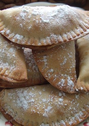 Una foto de Empanadillas rellenas de crema de boniato (batata) y almendras