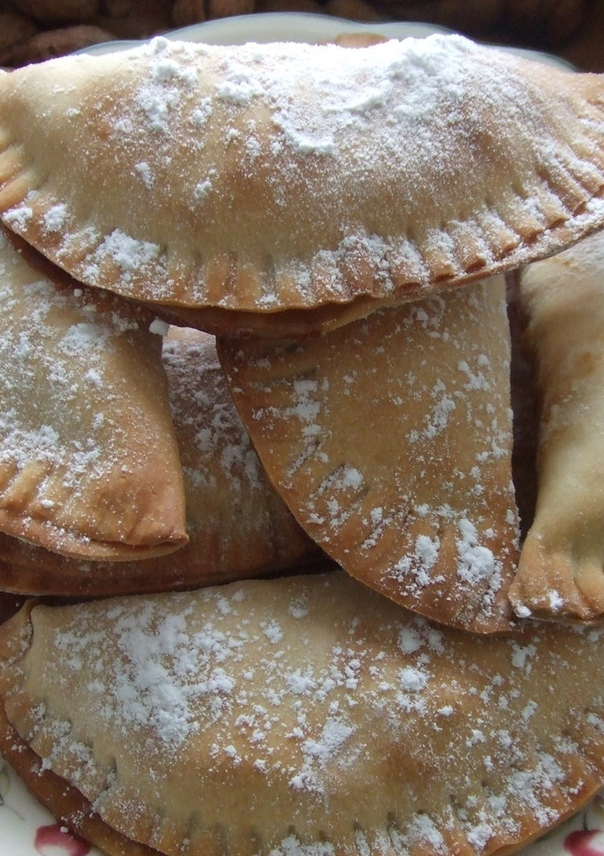 Una foto de Empanadillas rellenas de crema de boniato (batata) y almendras