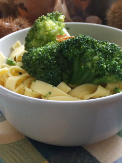Una foto de Tagliatelli con brécol