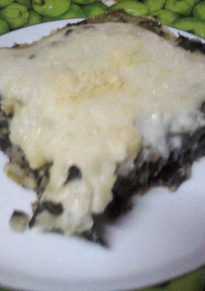 Una foto de Tarta de acelga con paleta y queso
