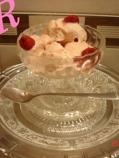 Una foto de Helado de fresa casero