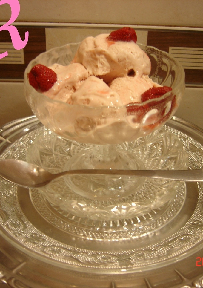 Una foto de Helado de fresa casero