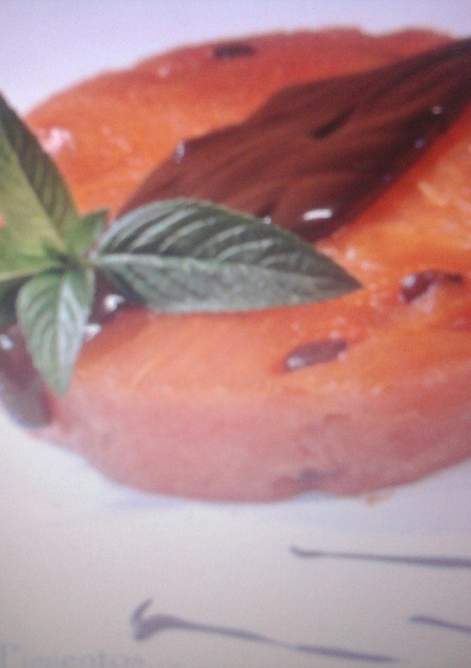Una foto de Rodajas de sandia frita con chocolate caliente
