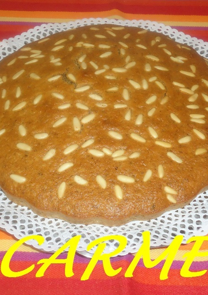 Una foto de Bizcocho de zanahoria, nueces y piñones
