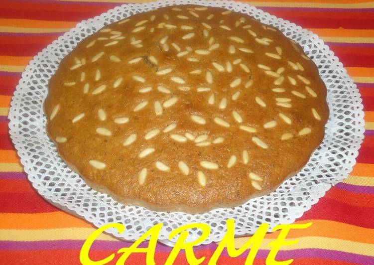 Bizcocho de zanahoria, nueces y piñones