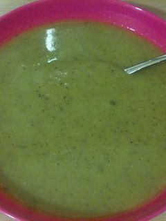 Una foto de Crema verde de verduras