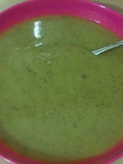 Una foto de Crema verde de verduras
