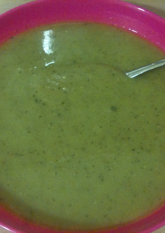 Una foto de Crema verde de verduras