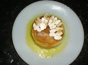 Una foto de Timbal de manzana e hígado de pato