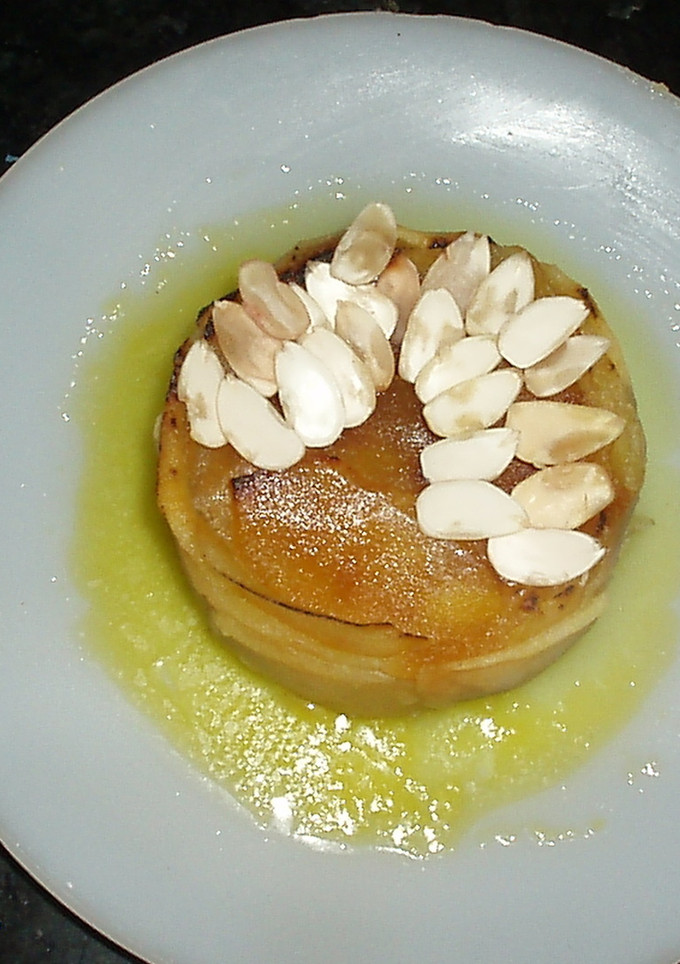 Una foto de Timbal de manzana e hígado de pato