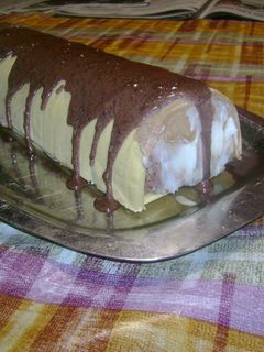 Una foto de Helado envuelto en pionono