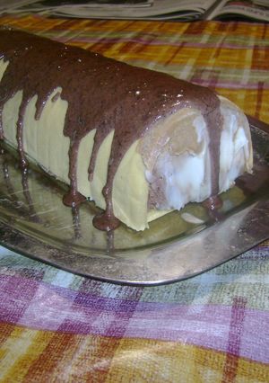 Una foto de Helado envuelto en pionono