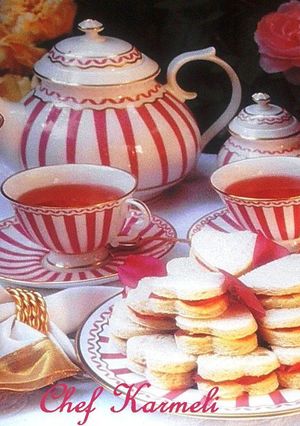 Una foto de Corazones sándwiches de pétalos de rosas orgánicas almendrado