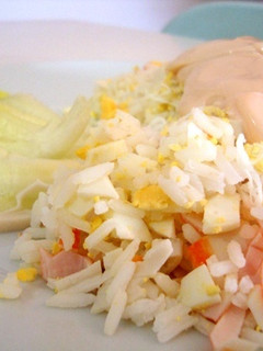Una foto de Ensalada de arroz y bocas de mar