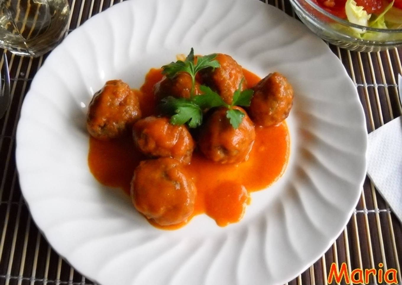 Albóndigas de carne de ternera y jamón en salsa<br />