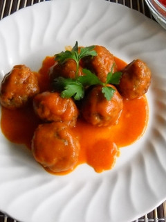 Una foto de Albóndigas de carne de ternera y jamón en salsa