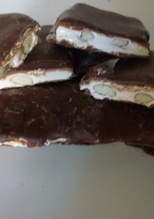 Una foto de Turrón blando de almendras casero