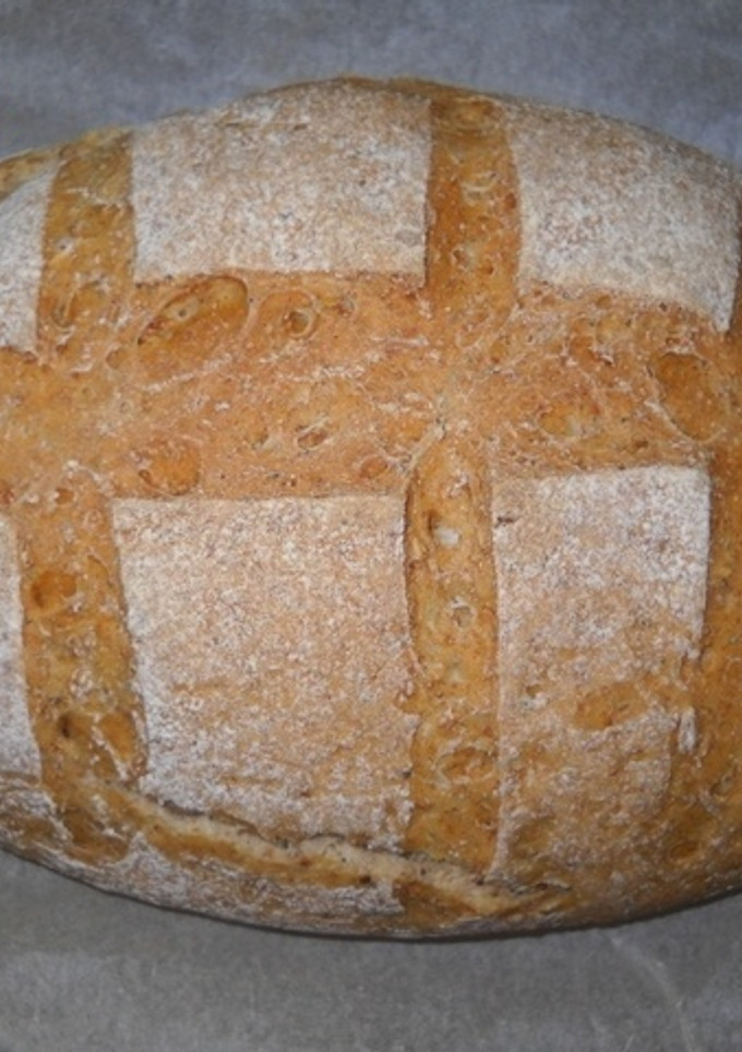 Una foto de Pan de centeno con semillas de amapola y semillas de lino dorado