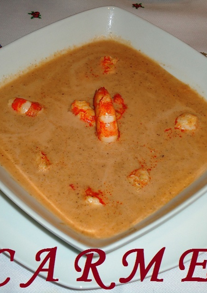 Una foto de Crema de setas y gambas