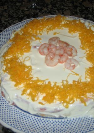 Una foto de Pastel frío salado de salmón con pan de molde
