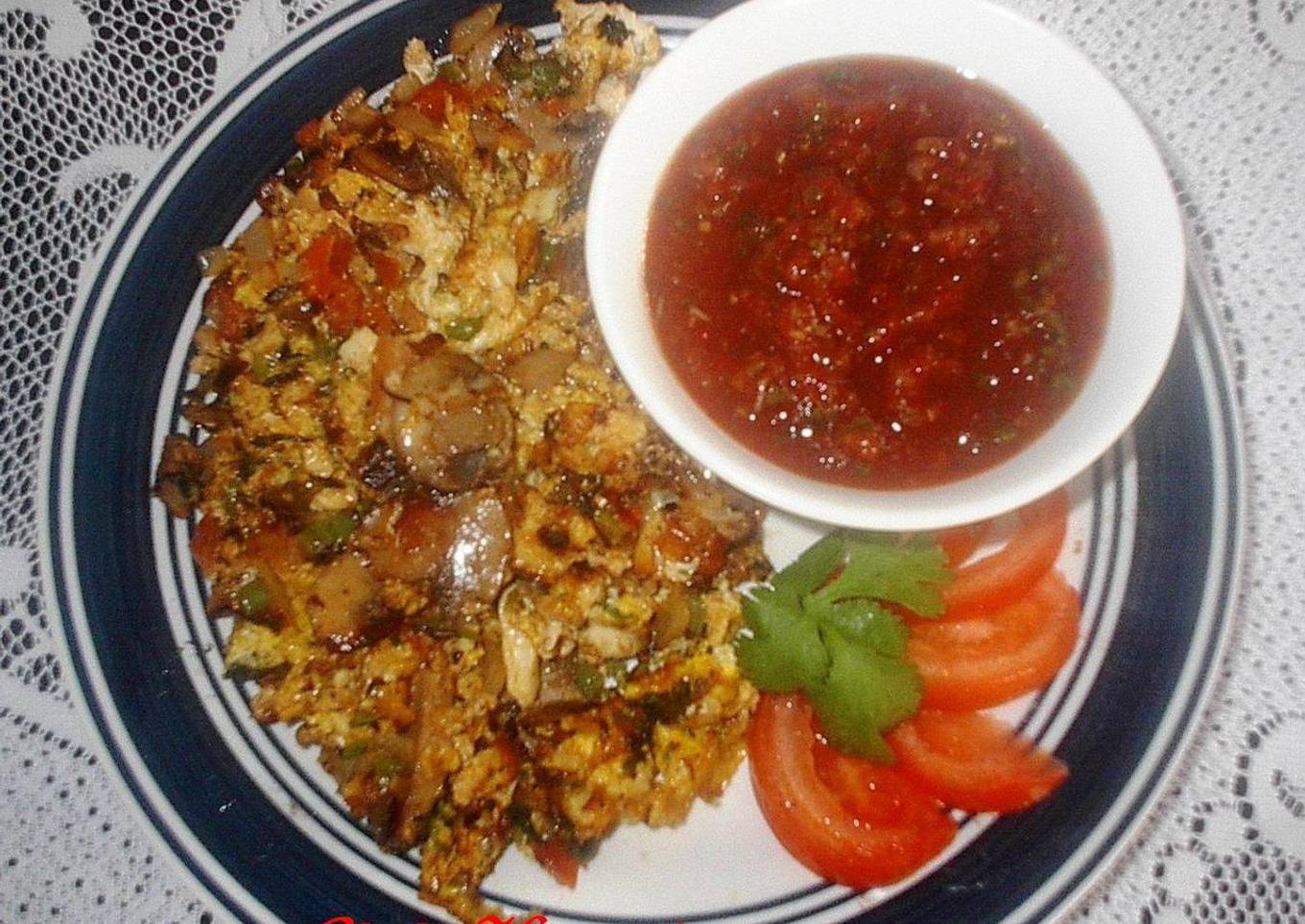 Revoltijo de huevos con hongos a la mexicana (orgánicos)