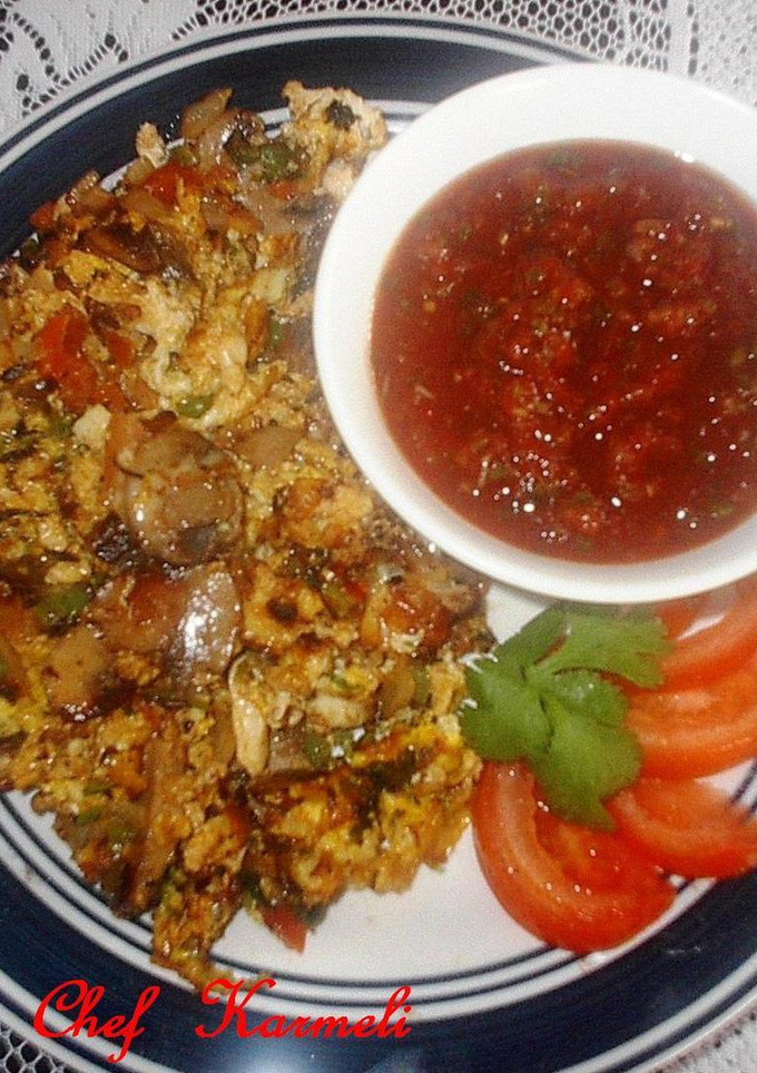 Una foto de Revoltijo de huevos con hongos a la mexicana (orgánicos)