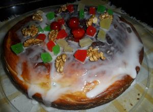 Foto principal de Pan dulce con pasas de uva y frutas abrillantadas