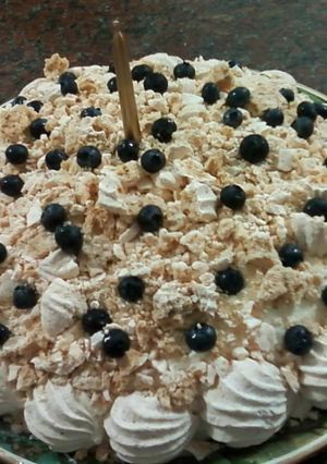 Una foto de Torta merengada de cumpleaños