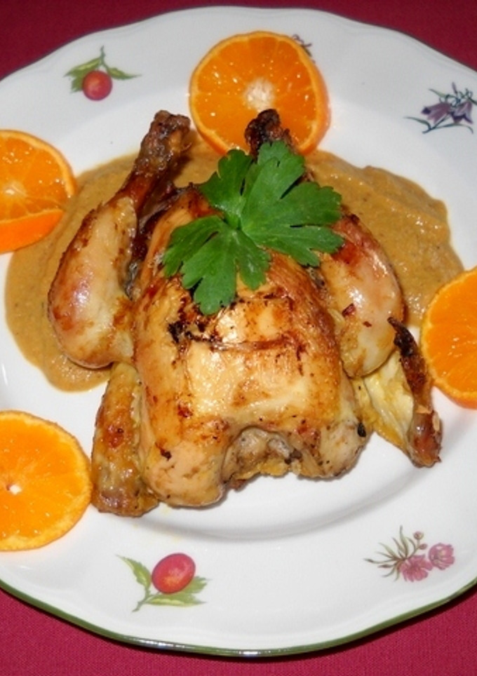 Una foto de Picantones rellenos con salsa de naranja