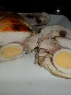 Una foto de Arrollado de pollo con dátiles y bacon