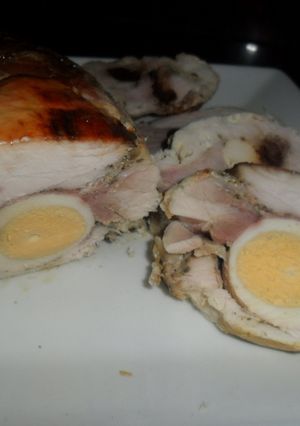 Una foto de Arrollado de pollo con dátiles y bacon