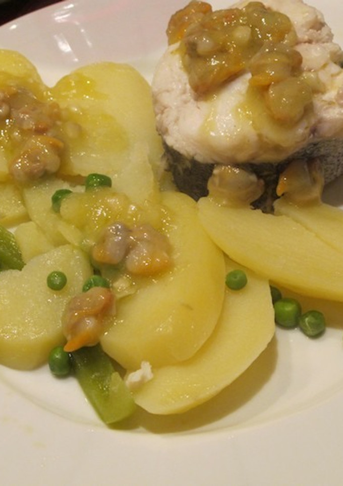 Una foto de Lomo de merluza con salsa de berberechos