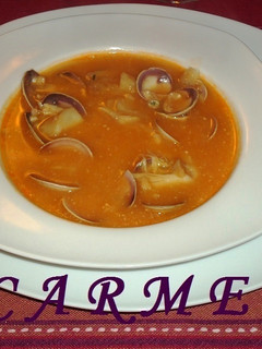 Una foto de Sopa de rape y almejas