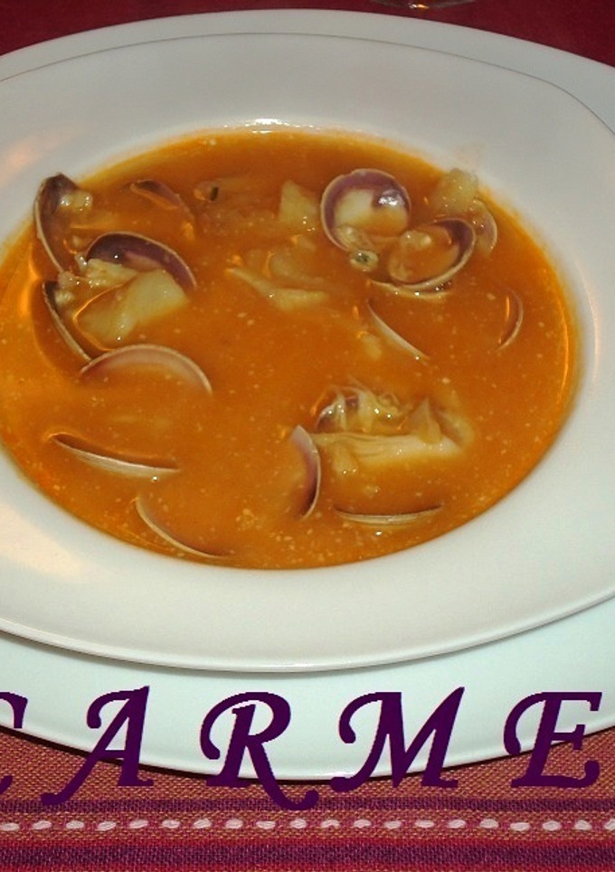 Una foto de Sopa de rape y almejas