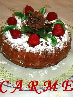Una foto de Kougelhopf con frutas y nueces