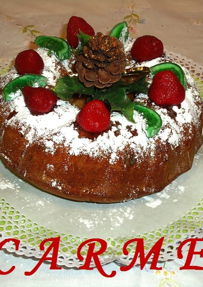 Una foto de Kougelhopf con frutas y nueces