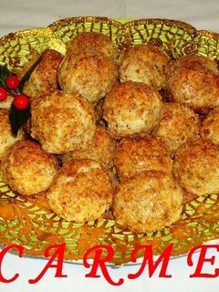 Una foto de Bolitas de mazapán con nueces (panellets)