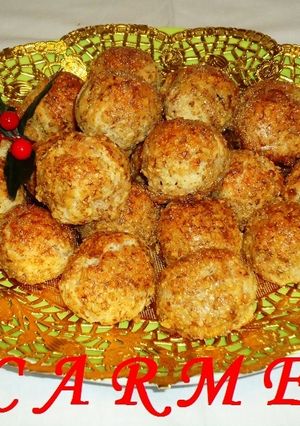 Una foto de Bolitas de mazapán con nueces (panellets)