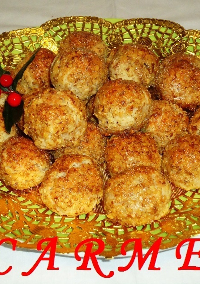 Una foto de Bolitas de mazapán con nueces (panellets)