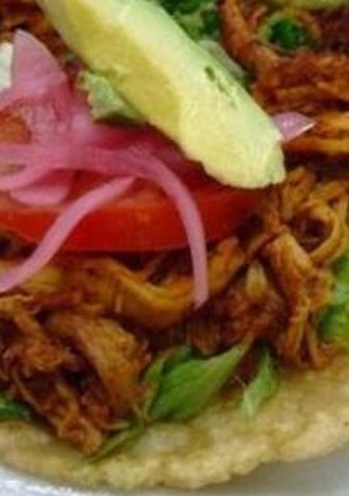 Una foto de Panuchos