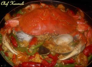 Una foto de Paella de Nochevieja con mariscos y curry