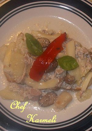Una foto de Atún o salmón con setas a la crema