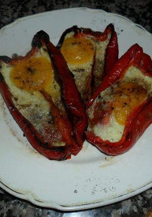 Una foto de Morrones asados al huevo