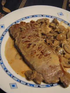 Una foto de Entrecot a la pimienta con champiñones