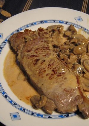 Una foto de Entrecot a la pimienta con champiñones